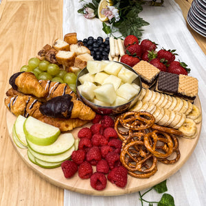 Abrir la imagen en la presentación de diapositivas, deliciosa y colorida tabla de fruta perfecta para un picnic en madrid para merendar con tus hijos y celebrarun aniversario o una pedida de mano
