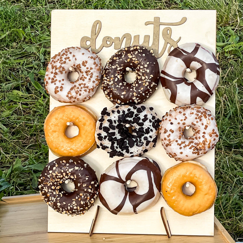 pared de donuts deliciosos de oreo y de chocolate, el mejor plan para una tarde entre amigos o con tu pareja